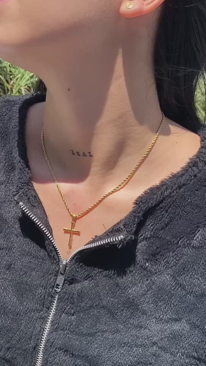 Cadena Lazo + Dije Cruz ✨ Oro Laminado 18K